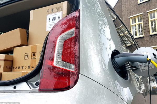 Ford Transit Custom vs VW Transporter — porównanie
