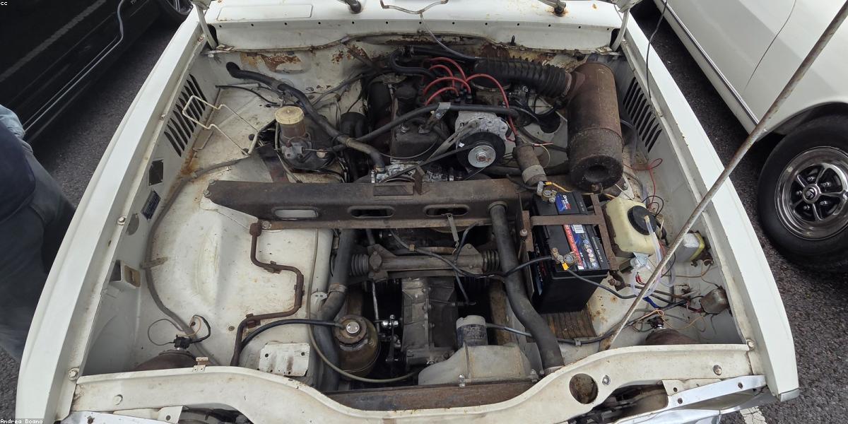 Tuner programujący ECU samochodu sportowego