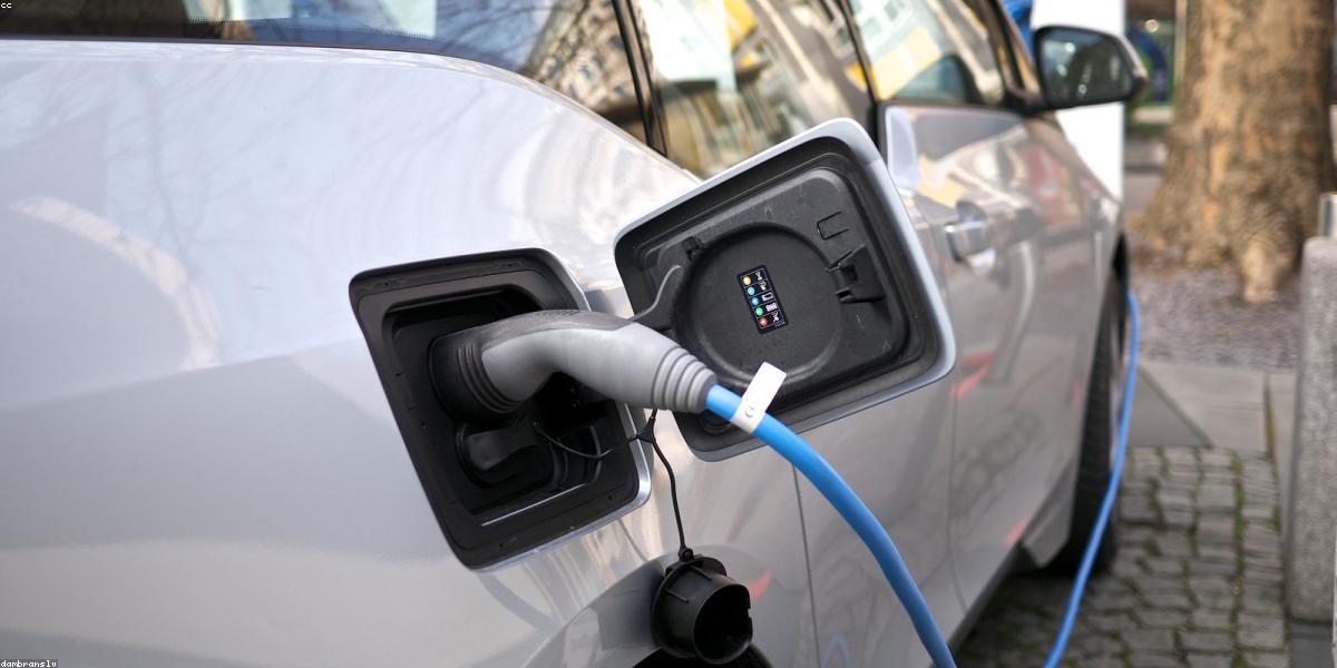 Stacja szybkiego ładowania samochodów elektrycznych w Polsce